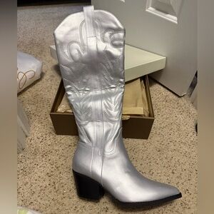 Oasis Society silver cowboy boots sz. 7.5
